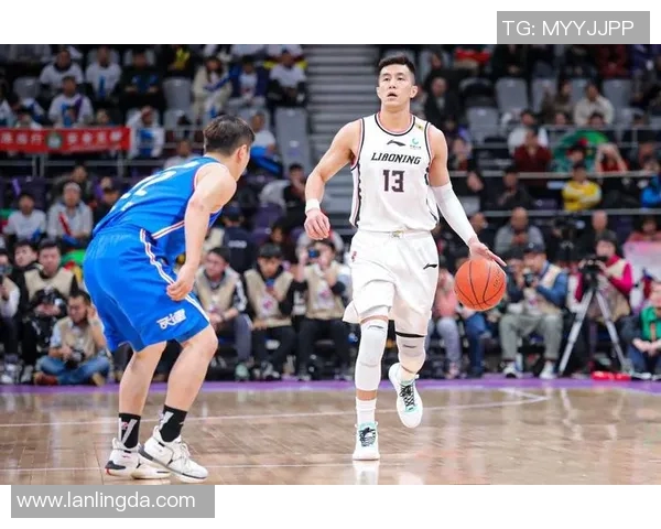 南京篮球队强势领跑锦标赛积分榜总分达到100分展现出色实力 南京篮球队强势领跑锦标赛积分榜总分达到100分展现出色实力