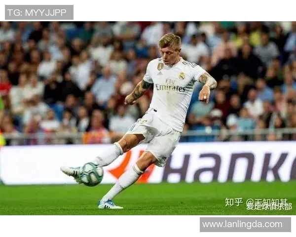 足球明星超然转场背后的故事与影响分析